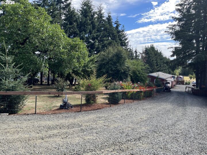 Property Photo: 1960 SE Uglow Ave OR 97338