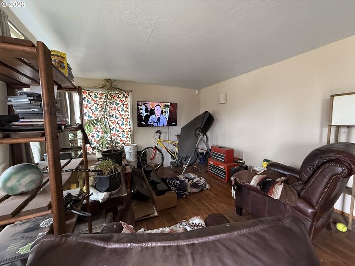 Property Photo: 1202 Iris St OR 97415