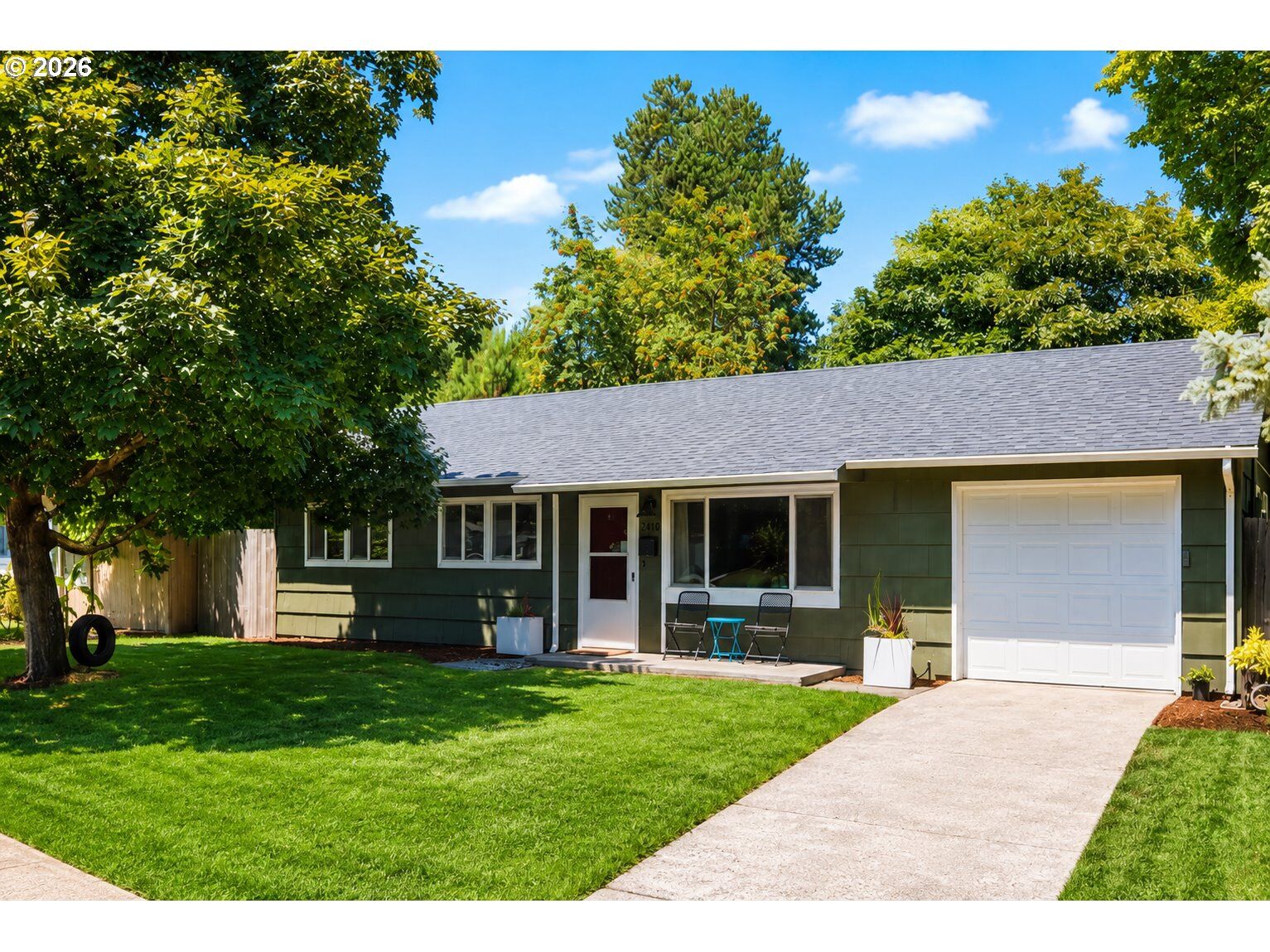Property Photo:  11555 SW 11th St  OR 97005 