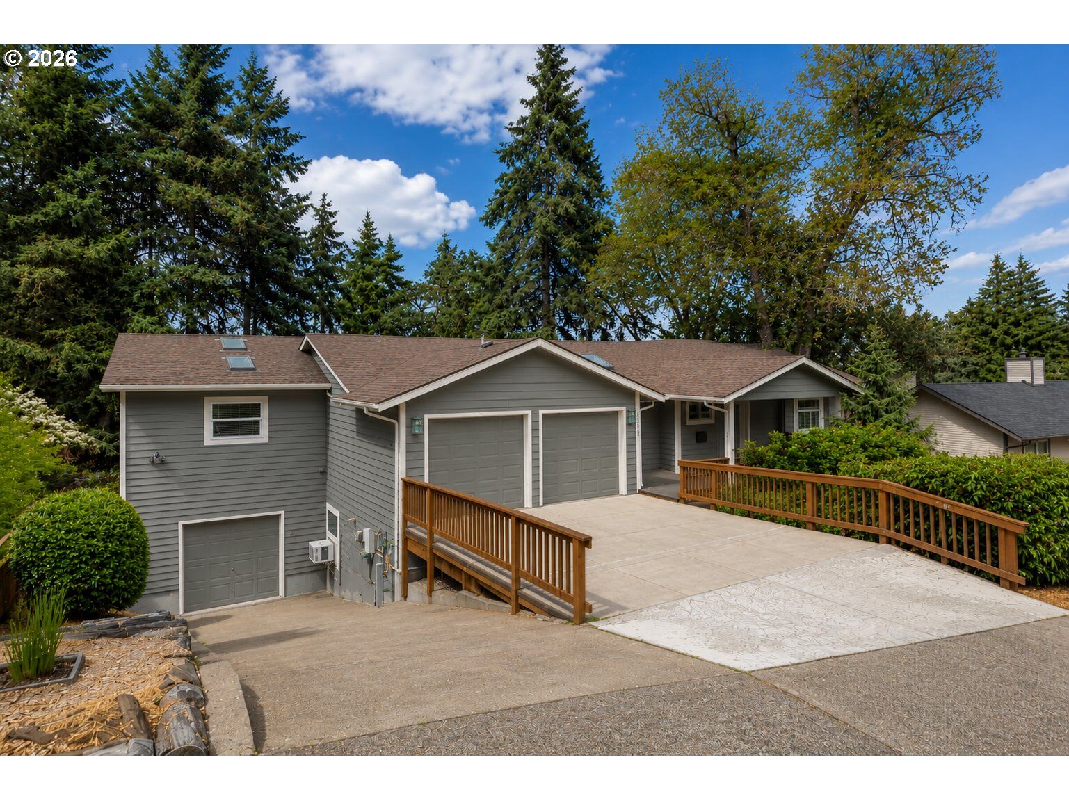 Property Photo:  2323 W 28th Ave  OR 97405 