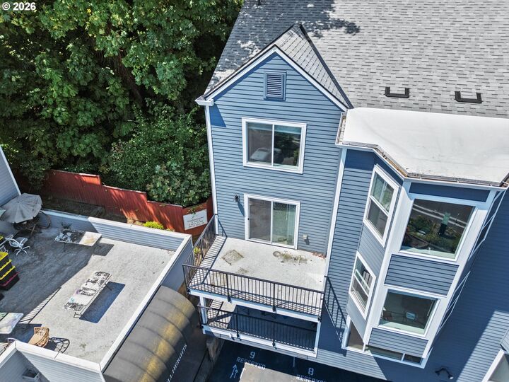 Property Photo: 3473 SW Barbur Blvd 12 OR 97239