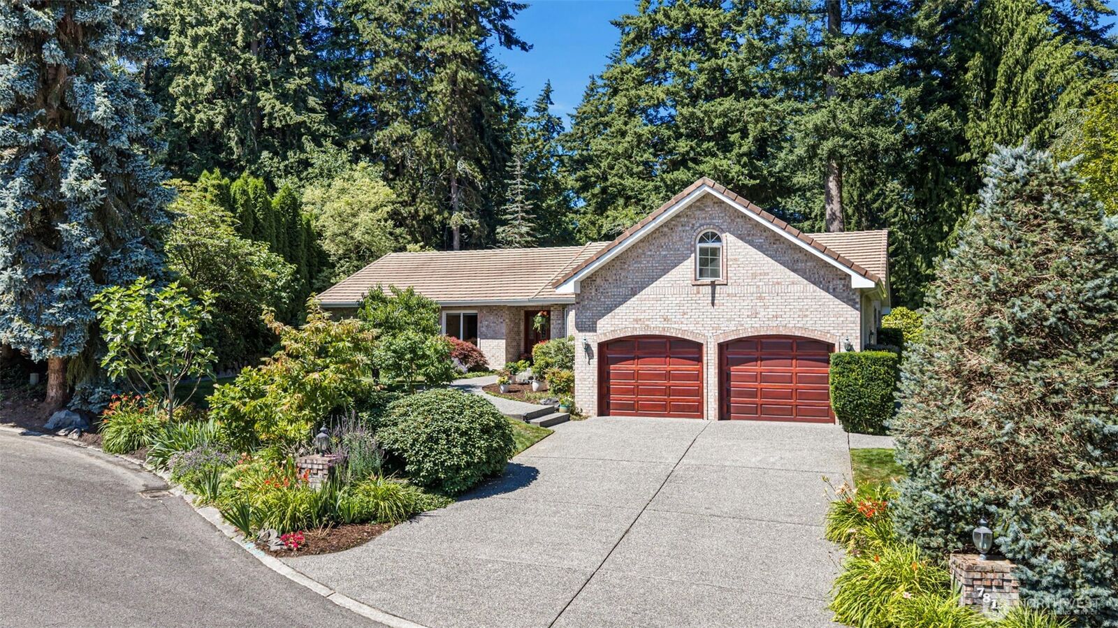 Property Photo:  7810  175th Street SW  WA 98026 