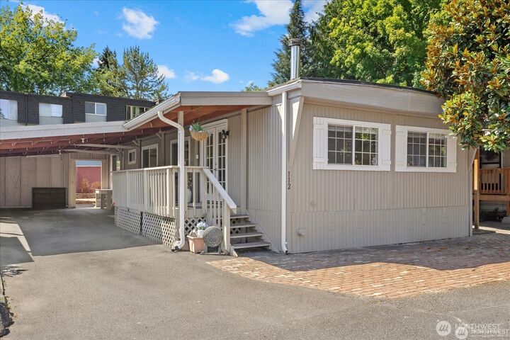 Property Photo: 7301 NE 175th Street 112 WA 98028