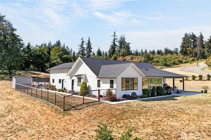 Property Photo:  2115  Chinook Ridge Lane  WA 98277 