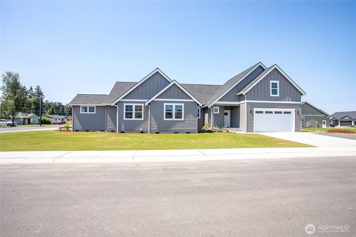 Property Photo: 400 W 3rd Street B WA 98247