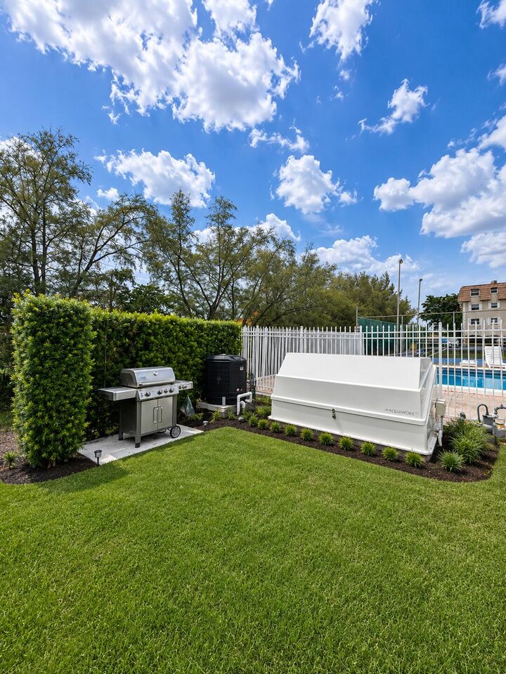 Property Photo:  5951 NE 14th Lane 301N  FL 33334 