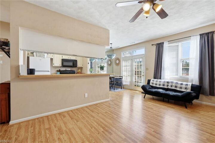 Property Photo: 802 Primrose Ln VA 23320
