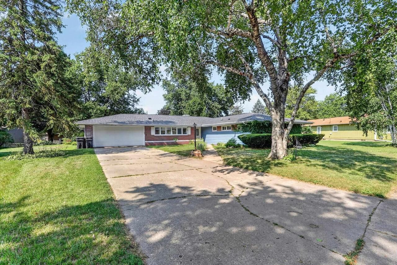 Property Photo: 1720 Janie Lane WI 53511