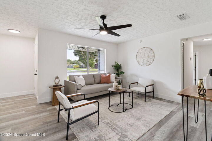 Property Photo: 540 Venetian Way FL 32953