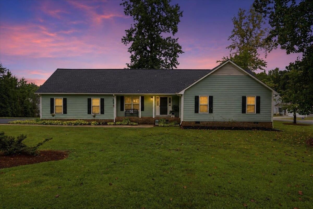 Property Photo:  300 Sundance Way  SC 29302 