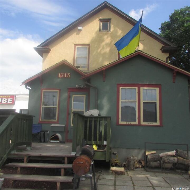 Property Photo: 1713 St John Street SK S4P 1R8