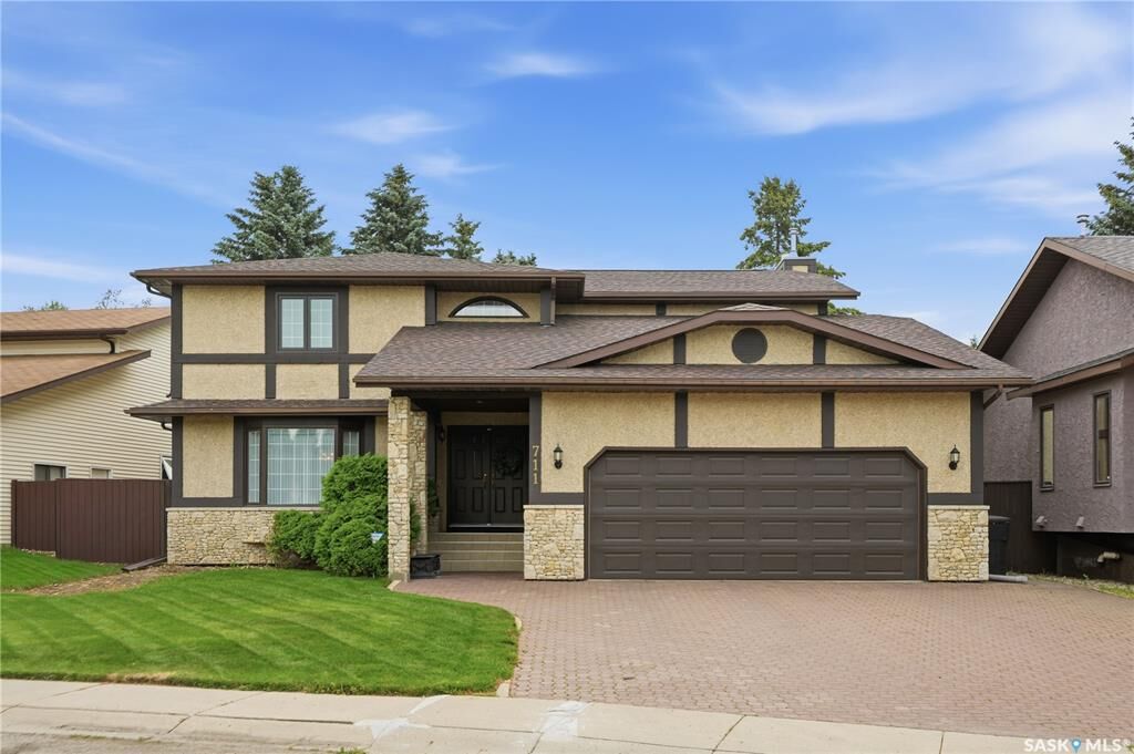 Property Photo:  711 Whitewood Court  SK S7J 4K5 
