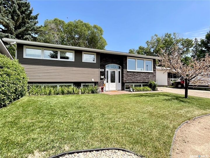 Property Photo: 30 Rosewood Place SK S4S 5N5