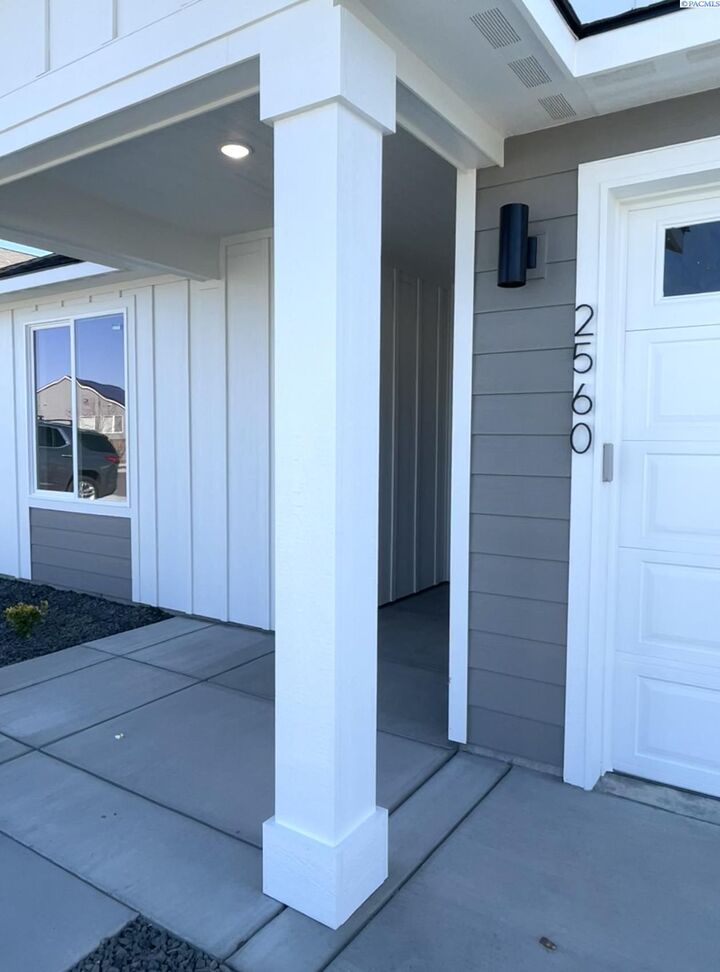 Property Photo: 2560 Clark Ridge Drive WA 99352