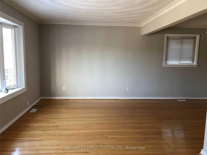 Property Photo: 21 Ivanhoe Court ON M1R 3G8