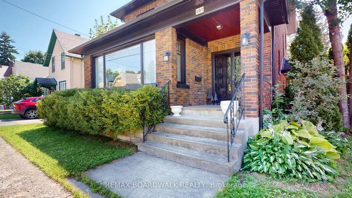 Property Photo: 407 King Street W ON K6V 3S8