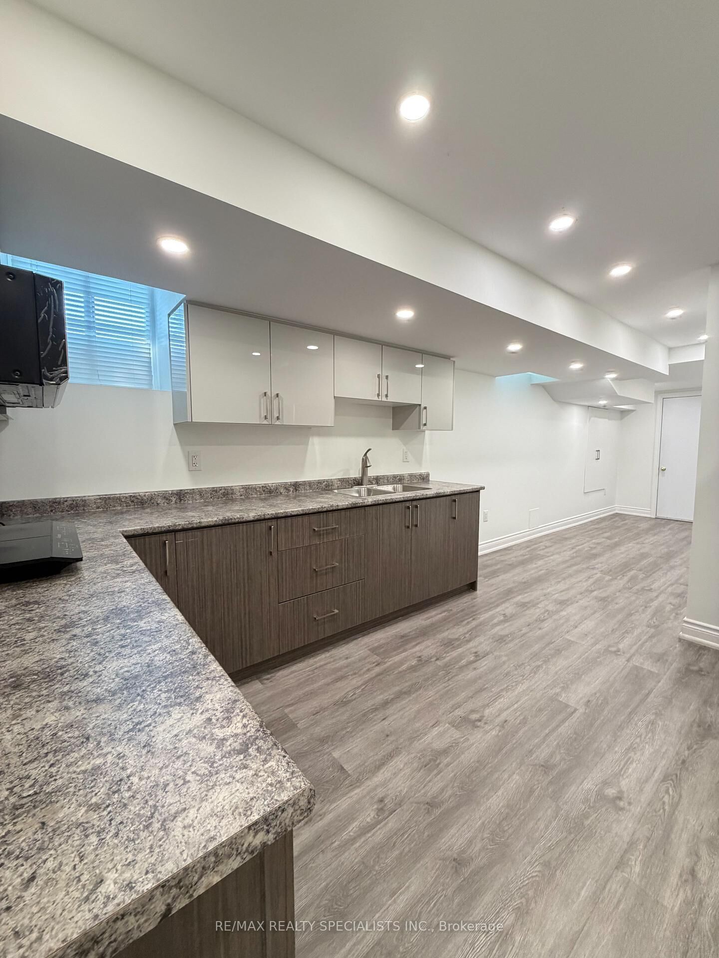 Property Photo: 5190 Nestling Grove Lower ON L5M 0L2