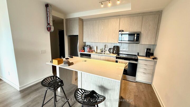 55 Duke Street W 318 — photo 1