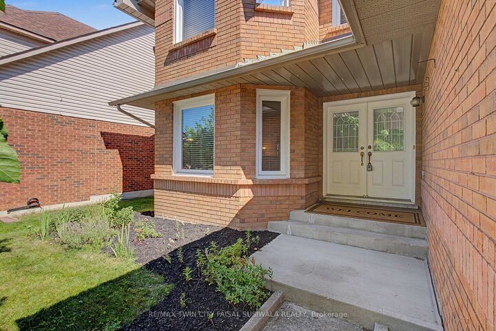 Property Photo:  194 Glenvalley Drive  ON N1T 1R2 