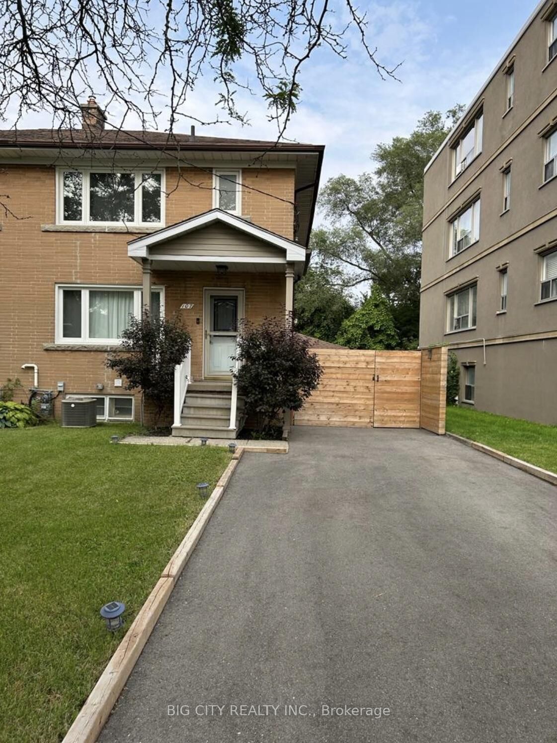 Property Photo: 107 Brookhaven Drive Lower ON M6M 4P1