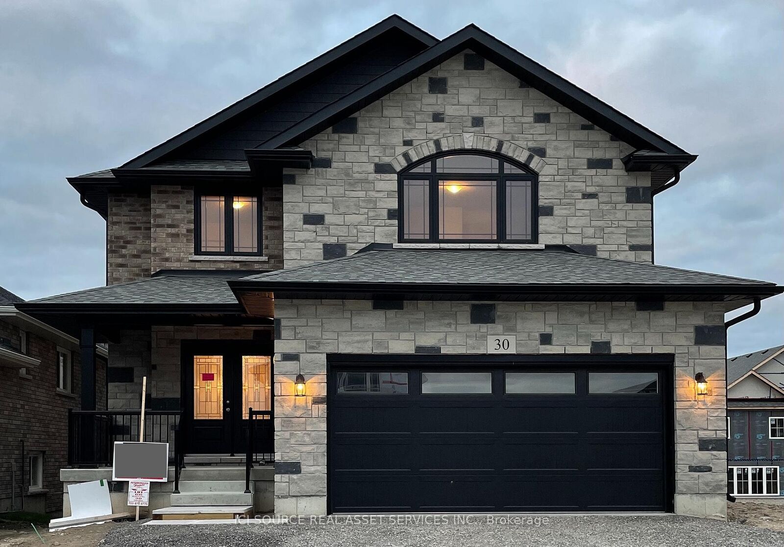 Property Photo:  30 York Drive B  ON K9K 0H1 