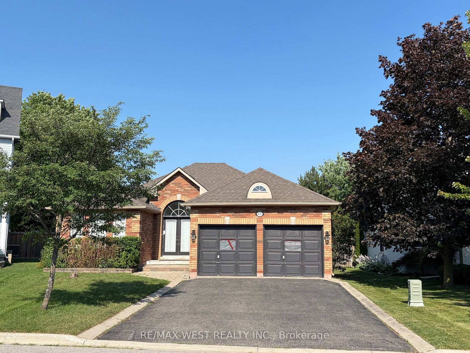 Property Photo: 63 Munro Circle ON L7G 6A2