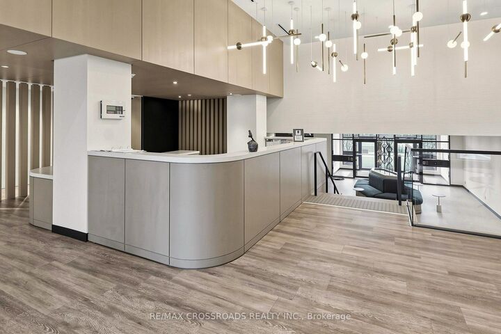 Property Photo: 7950 Bathurst Street 902 ON L4J 0L4