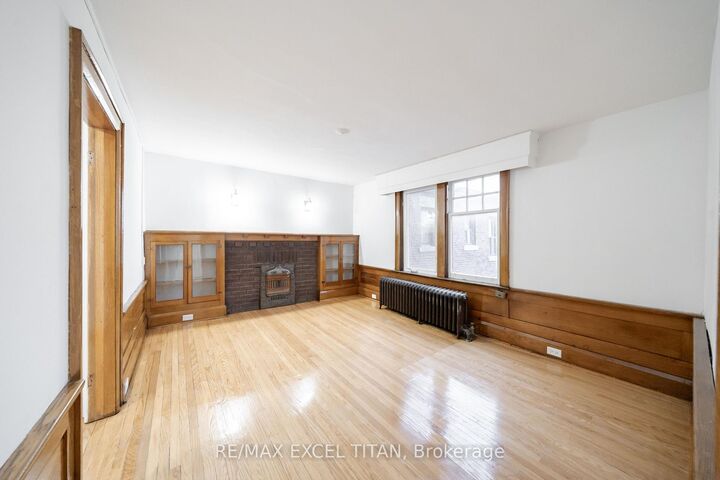 Photo de la propriété: 4 Kingston Road 43 ON M4L 2S4