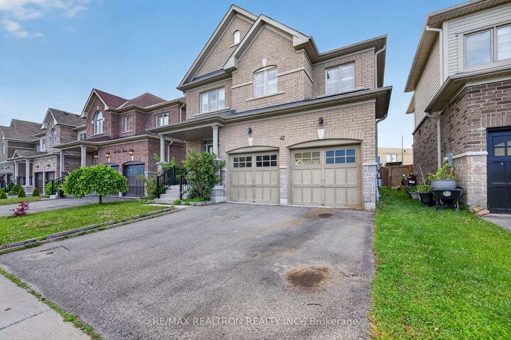 Property Photo:  42 Cale Avenue  ON L1E 0H4 