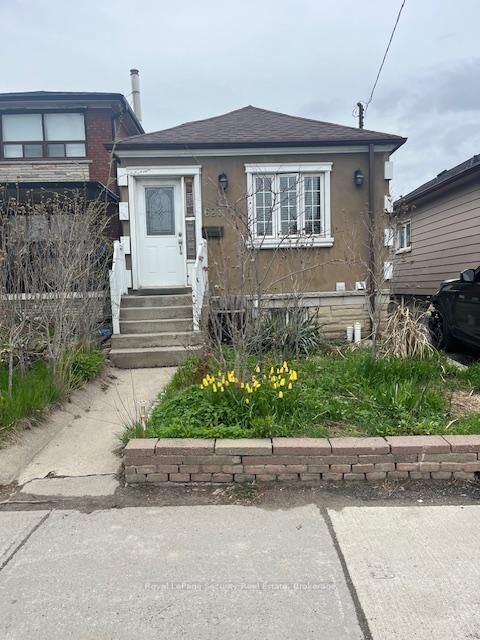 Property Photo: 627 Caledonia Road ON M6E 4V7