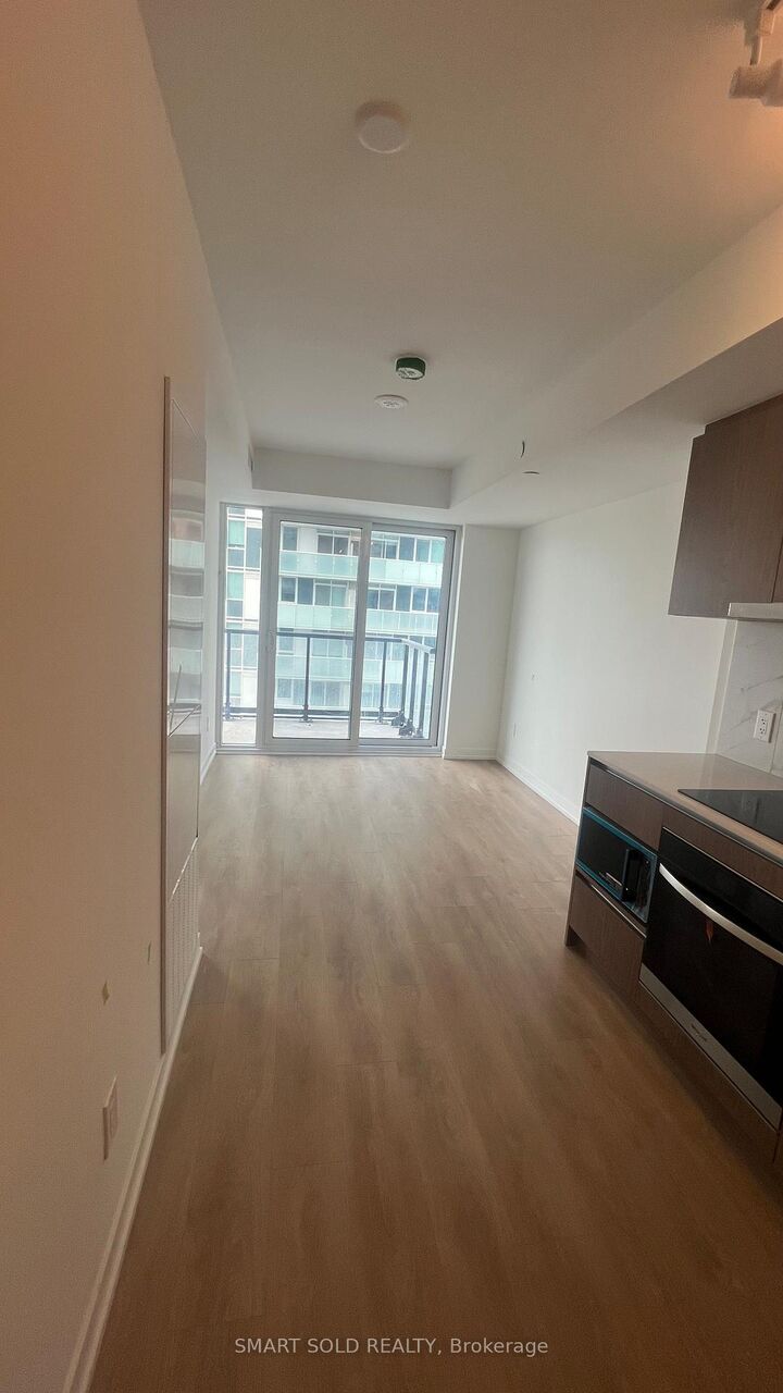 Property Photo: 5251 Dundas Street W 906 ON M9B 1B1