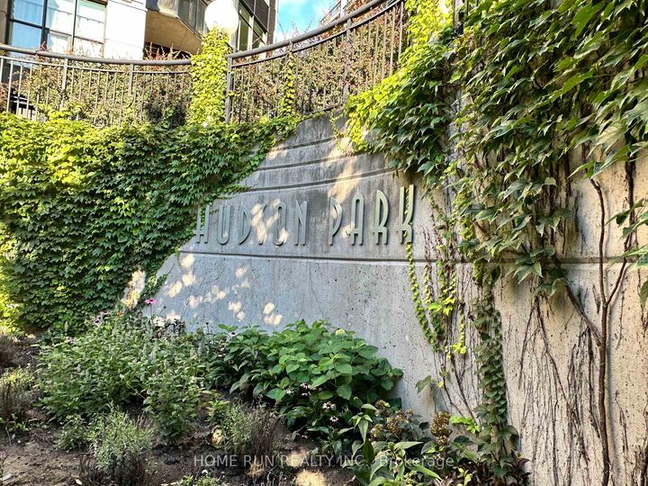 Property Photo: 235 Kent Street 714 ON K2P 0A5