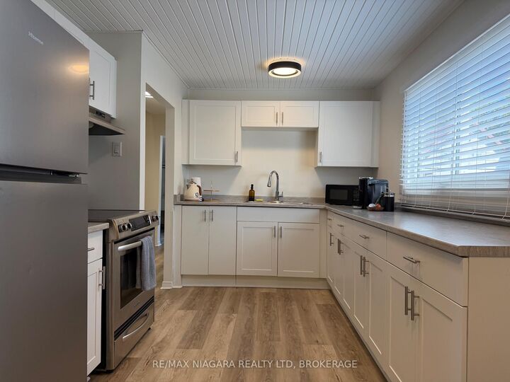 Property Photo: 4354 Fifth Avenue ON L2E 4R2
