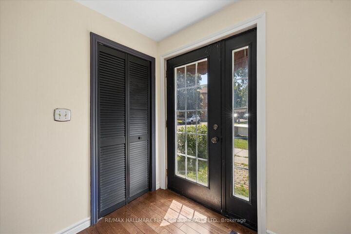 Property Photo: 211 Casimir Street ON L9L 1B7
