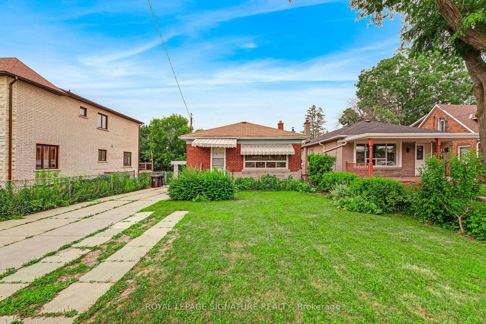 Property Photo: 1085 Pharmacy Avenue ON M1R 2H2