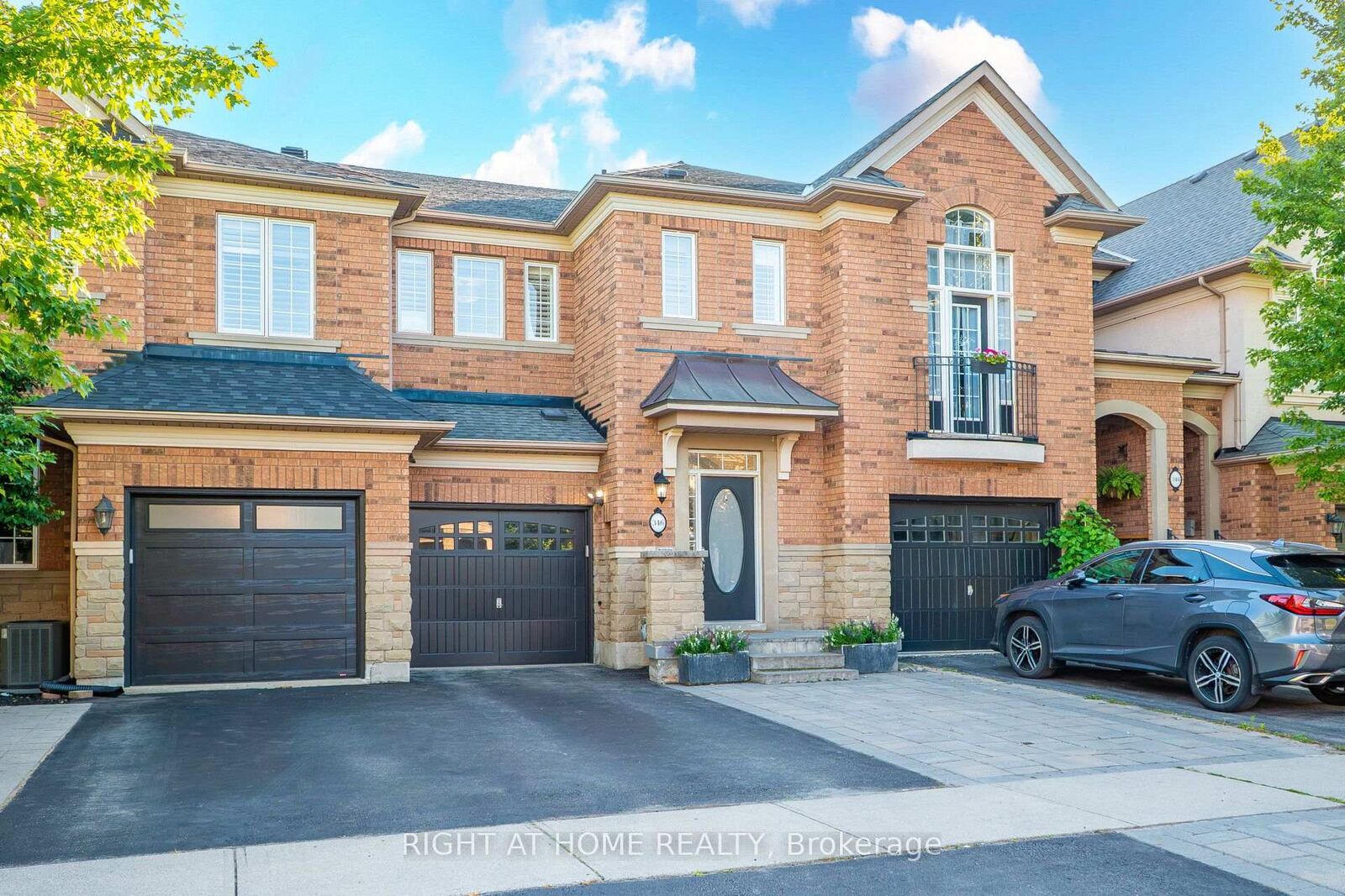 Property Photo: 346 Creek Path Avenue ON L6L 6X1
