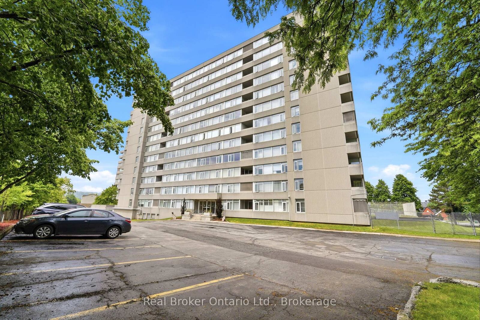 Property Photo: 40 Harrisford Street 908 ON L8K 6N1