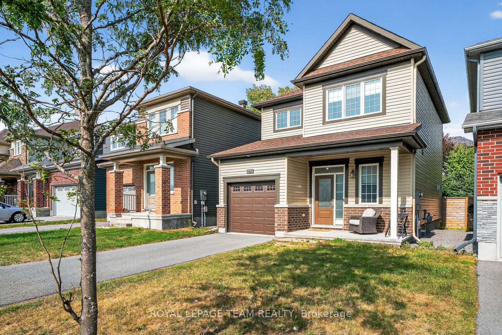 Property Photo: 619 Geranium Walk ON K2S 2J3