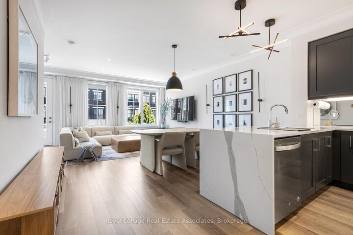 Property Photo:  657 Cricklewood Drive 524  ON L5G 0B8 