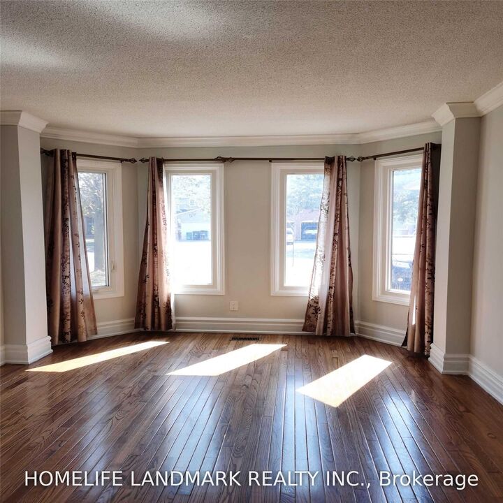 Property Photo: 367 Huntington Ridge Drive Upper ON L5R 1P1