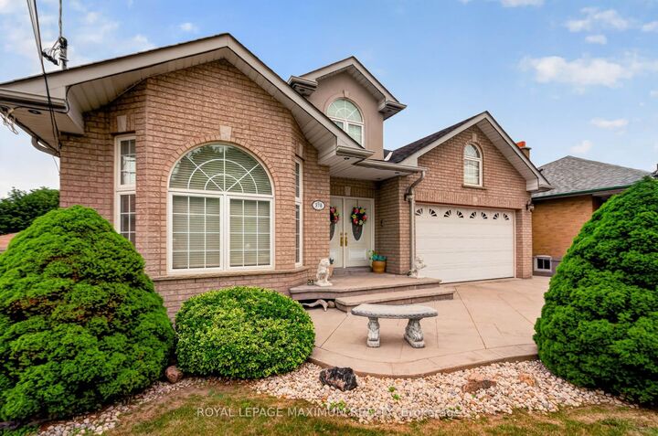 Property Photo:  378 Rustic Road  ON M6L 1W7 