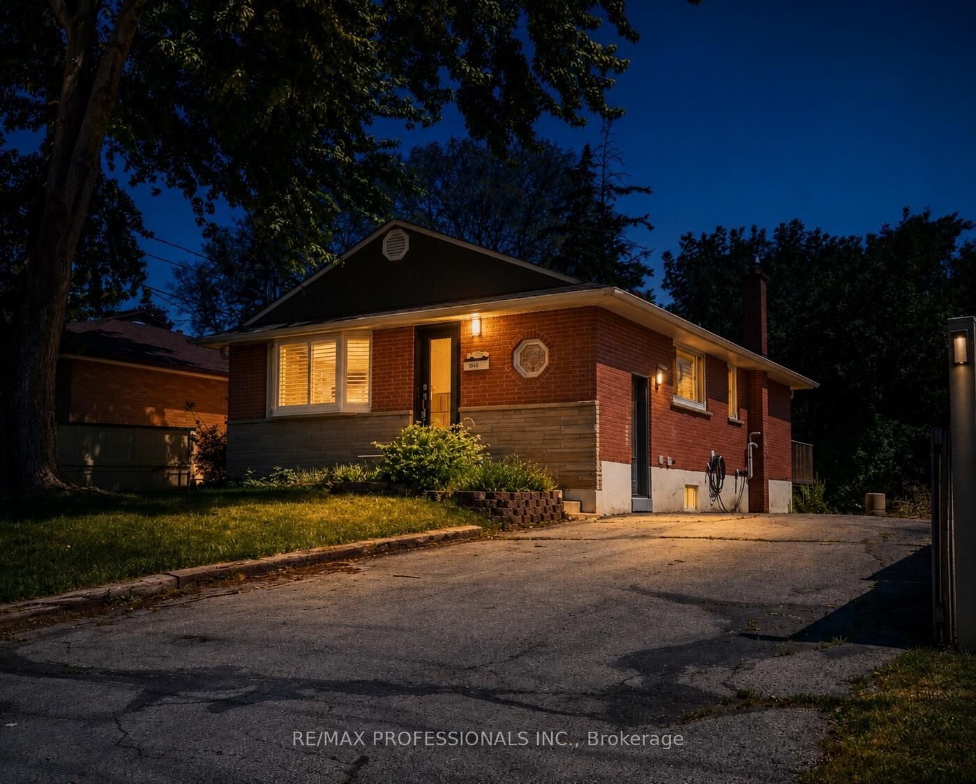 Property Photo:  1327 Royal Drive Lower  ON L7P 2G7 