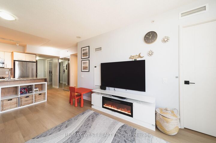 Property Photo: 1 Valhalla Inn Road 1206 ON M9B 1S9