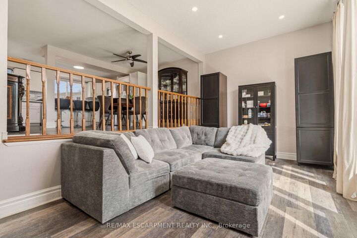 Property Photo: 23 Watsons Lane 6 ON L9H 5G9