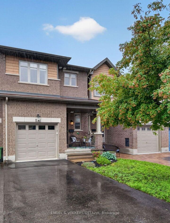 Property Photo: 512 Knotridge Street ON K1W 0C7