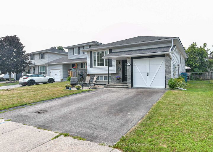 Property Photo: 44 Courtney Crescent W ON L3V 7Y3