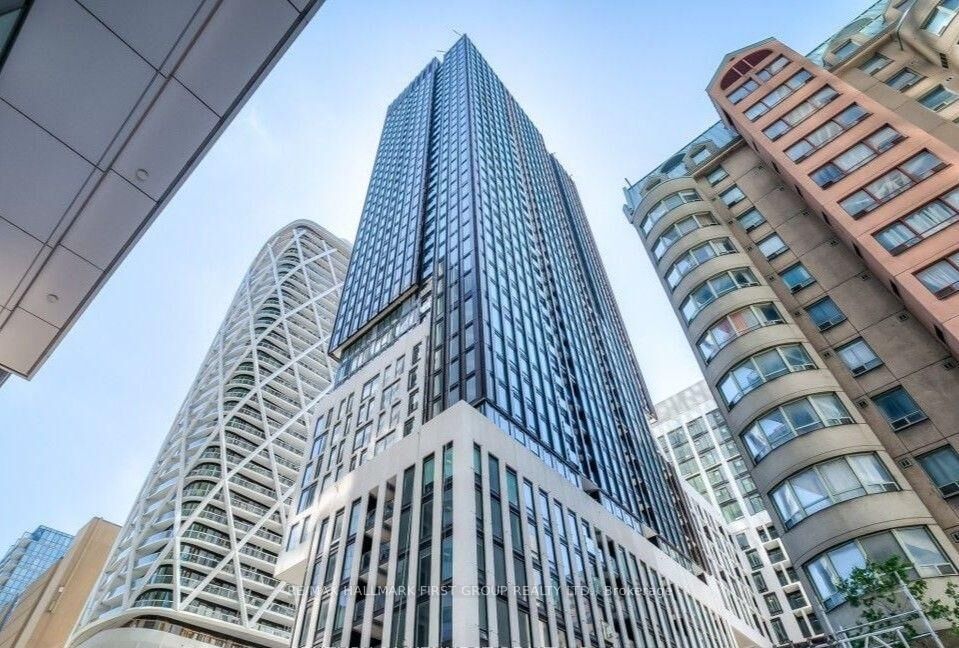 Photo de la propriété: 230 Simcoe Street 1235 ON M5T 1T4
