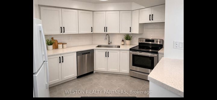 Property Photo: 171 Erskine Avenue 1202 ON M4P 2L6