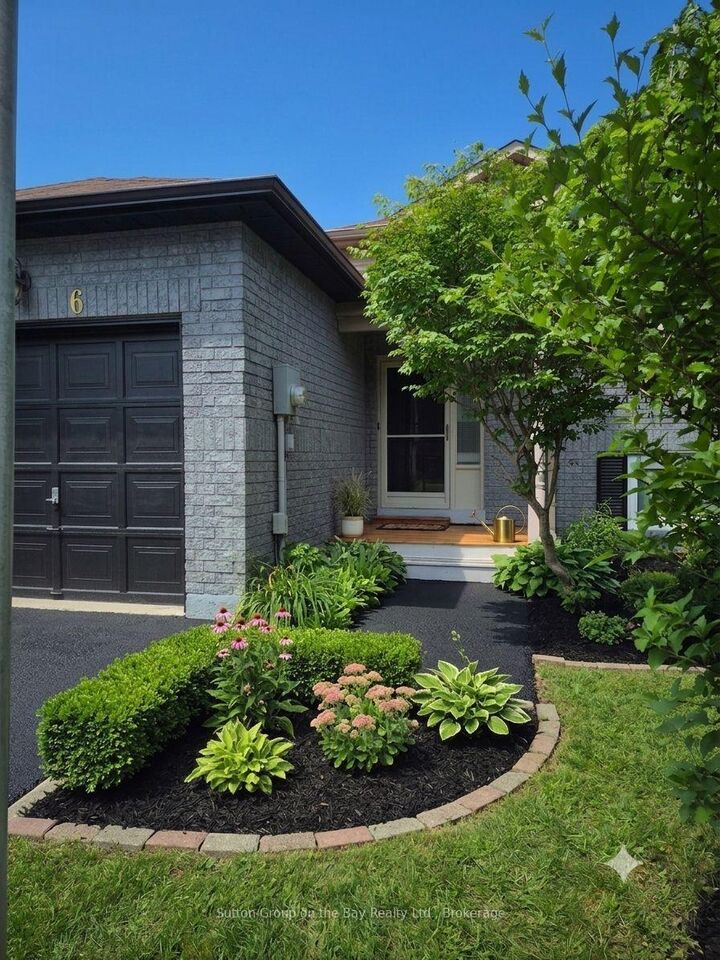 6 Donald Crescent — photo 1