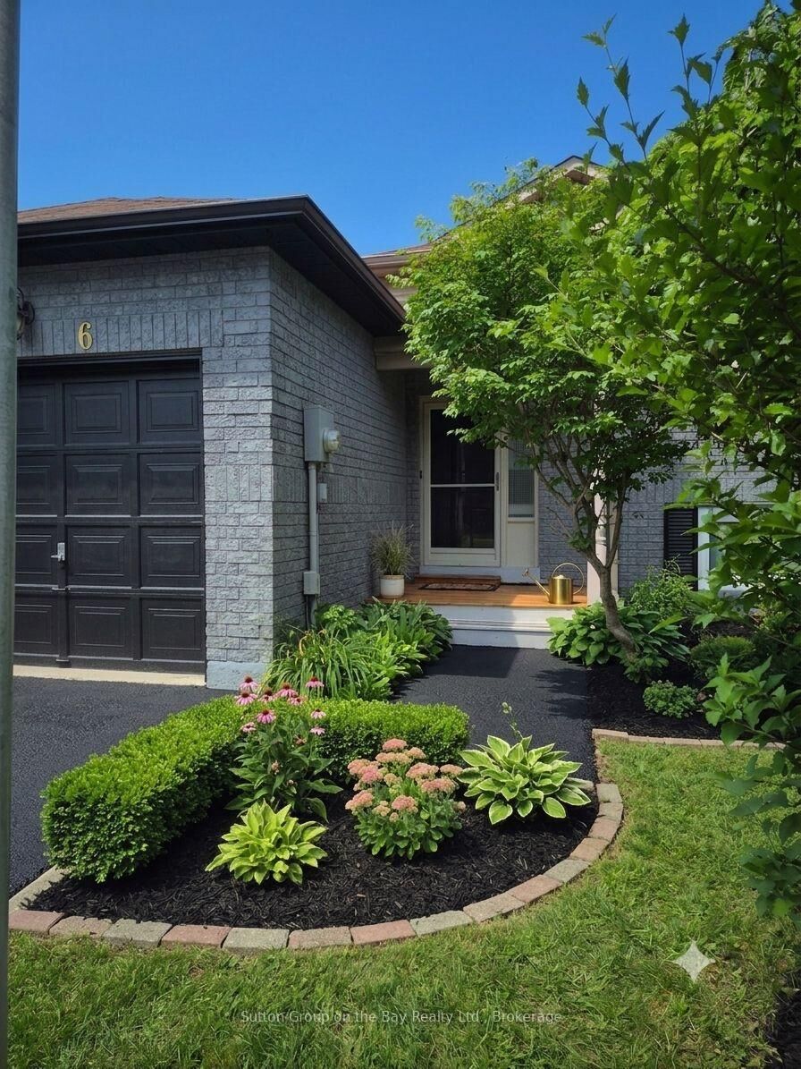 Property Photo: 6 Donald Crescent ON L9Z 1E1